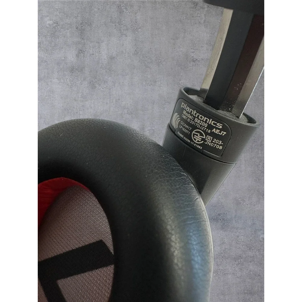 Plantronics Voyager 8200 UC Bluetooth Headphones Black Red Noise Canceling-Read